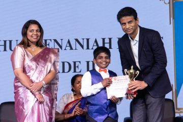 Dr. Sekar Viswanathan distributed the awards to kids