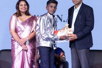 Dr. Sekar Viswanathan distributed the awards to kids