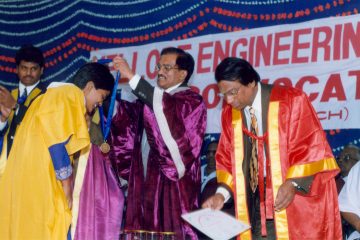 The 11th annual convocation of Vellore Engineering College was held in 1999.