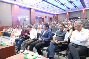 Dr. Sekar Viswanathan was sitting with Dr Kamakoti Veezhinathan.