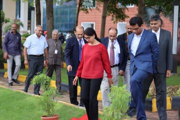 Dr. Sekar Viswanathan and Dr. Sandhya Penta Reddy honored the bravery and sacrifice of Indian heroes at kargil vijay diwas.