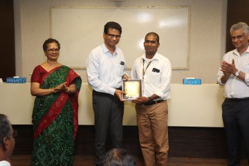 Dr. Sekar Viswanathan giving Time Edu Ex Jury Awards were given to the juries.