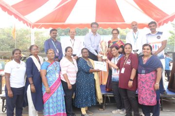 Dr. Sekar Viswanathan graced the event of mini marathon on march 5th and distributed mementoes and certificates.