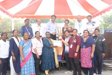 Dr. Sekar Viswanathan graced the event of mini marathon on march 5th and distributed mementoes and certificates.