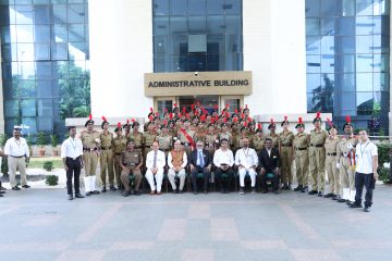 Justice Kalifulla, dr. sekar viswanathan and all other dignitaries taken group photos with students.