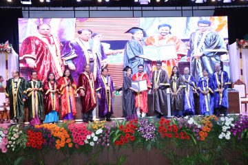 Chief Guests giving graduate degree certificates to Graduands