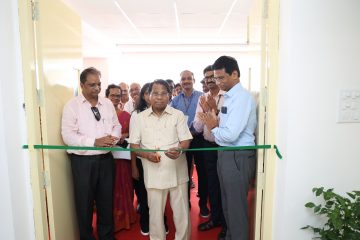 Dr. G. Viswanathan for the inaugurated research scholars' hall