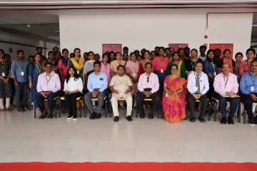 Dr. G. Viswanathan sir taken group photo with all research scholars and their faculty guide.