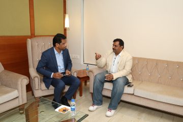 Dr. Sekar Viswanathan had welcomed the guest of honor Dr. Guru Prasad AS to technovit '24 and had a conversation with him.