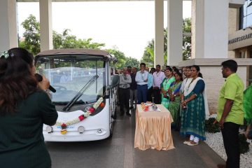 Dr. Sekar Viswanathan, Vice President, flagged off the ECO-RIDE service.