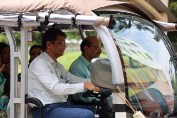 Dr. Sekar Viswanathan, Vice President, flagged off the ECO-RIDE service.